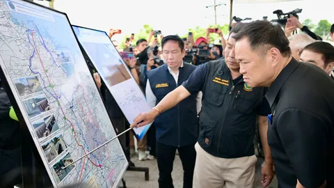 นายกฯ ตรวจคันคลองระบายน้ำหาดใหญ่ สั่งเร่งซ่อมให้ทันรับมรสุมปีนี้