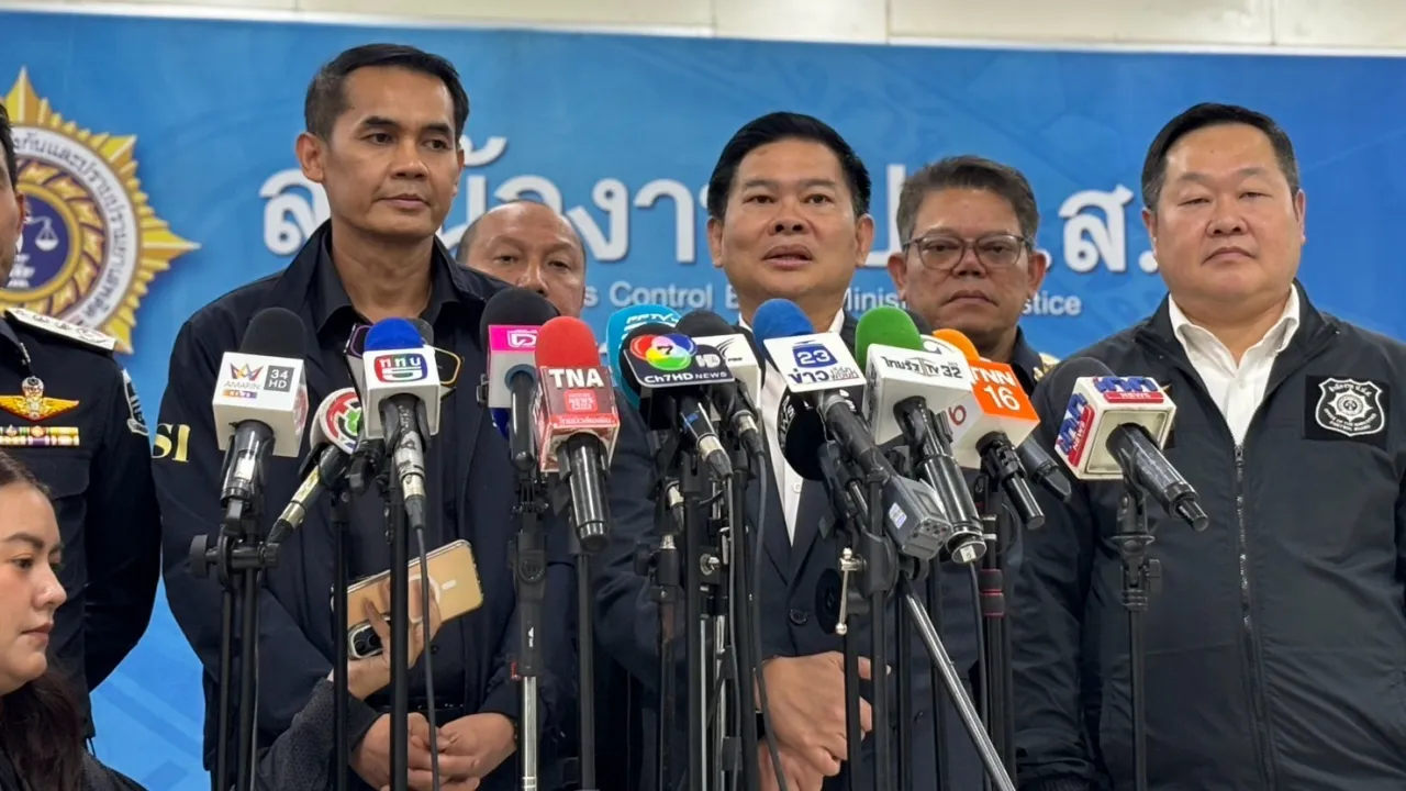 ออกหมายจับ 3 ชาวลาว โยงคดีแอร์ "มีนา" ขนเฮโรอีนส่งเข้าไทย หาคนหิ้วไปประเทศที่ 3