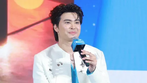 นนท์ ธนนท์ ส่งพลังความรักชวนคนรุ่นใหม่หันมารักตัวเอง