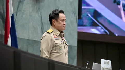 “อนุทิน” เปิดประชุมสภา กทม. นำผู้ว่าฯ-สก. ยืนไว้อาลัยผู้เสียชีวิตเหตุไฟไหม้โรงเบียร์ ณ ลาดพร้าว