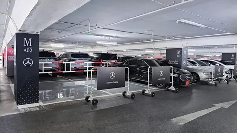 ขับเบนซ์มาเดอมอลล์ บางกะปี ที่จอดเพียบ! เปิดแล้ว Mercedes-Benz Exclusive Parking 