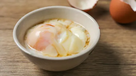 เตือนสายสุขภาพ! กิน “ไข่ลวก” จากไข่ไก่เก่าเก็บ เสี่ยงอาหารเป็นพิษไม่รู้ตัว