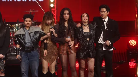 ปิดฉากสัปดาห์สุดหิน! V4 แป้ง สาดพลังในเพลง ชาวนากับงูเห่า ก่อนกอดคอเพื่อนอำลาเวที True AF 2026