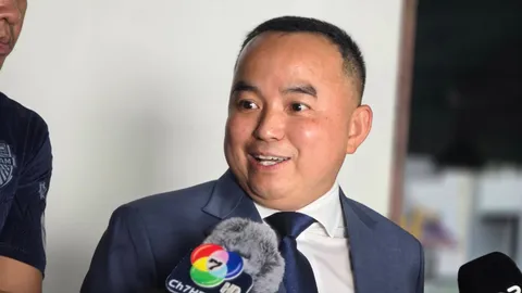 “มนัส” คนร่าง TOR สอบท้องถิ่น โผล่ สถ. ทำท่าจุ๊ปากขอปิดวาจา รอให้ข้อมูล กมธ.กฎหมาย สภาฯ 