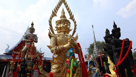 กลางวันผูก-กลางคืนปลด! วิธีขอพรท้าวเวสสุวรรณ วัดบางชัน 4 หน้า คนอยากมีโชคต้องมา!