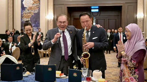 บันทึก “เพลง...My Way” จาก “อันวาร์” ถึง “อนุทิน”