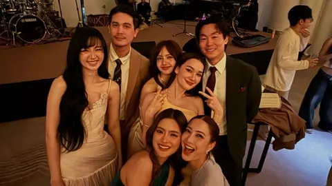 โมเมนต์น่ารัก "ลิซ่า" กับพระเอกดัง ในงานแต่งณเดชน์-ญาญ่า คนแซว "พี่ชาวี" หน้านิ่งแต่โผล่ทุกเฟรม