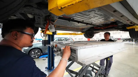 วอลโว่ เผยความคืบหน้าเปลี่ยนโมดูลแบตเตอรี่ Volvo EX30 ไปแล้วมากกว่า 50%  