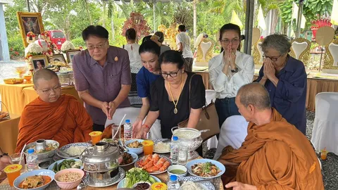 "จ๊ะ นงผณี" ทำบุญ 100 วัน "พ่อประดิษฐ์" แย้มจำนวนพระ นิมนต์มาทำบุญ