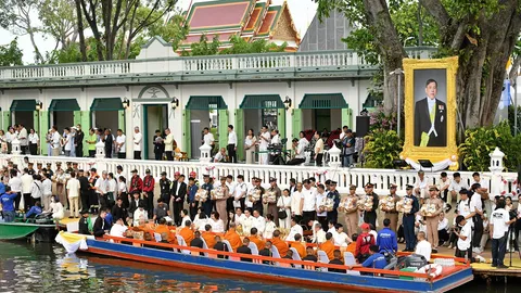 ปีติวันมหามงคล เฉลิม 74 พรรษา จัดพิธีตักบาตรทางเรือ 3 คลอง ถวายพระราชกุศลแด่ "ในหลวง"