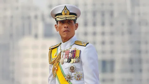 พระบาทสมเด็จพระเจ้าอยู่หัว สายธารแห่งพระเมตตาสู่ประชาราษฎร์