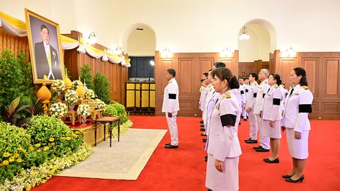 ผู้ว่าฯ กทม. นำคณะผู้บริหาร ทำบุญตักบาตร-ถวายสัตย์ฯ เนื่องในวันเฉลิมพระชนมพรรษา 28 ก.ค. 69