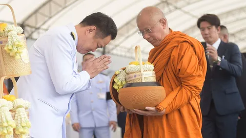นายกฯ นำทำบุญถวายพระราชกุศล ร.10 เตรียมจัดงานสโมสรสันนิบาตเฉลิมพระเกียรติพรุ่งนี้