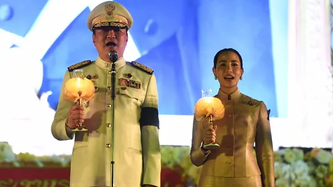 นายกรัฐมนตรี นำจุดเทียนถวายพระพรชัยมงคล พระบาทสมเด็จพระเจ้าอยู่หัว