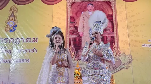 กุ้ง สุธิราช-น้องเนส ประกายเพชร ร่วมรำถวายพระพรเฉลิมพระเกียรติ 74 พรรษา