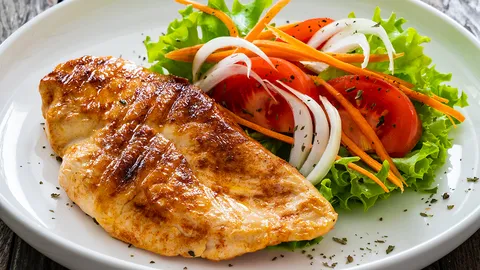แจกไอเดีย อกไก่ 1 ชิ้นทำอะไรได้บ้าง? ถูกใจสายคลีน พร้อมเคล็ดลับเนื้อนุ่ม ไม่แห้งกระด้าง