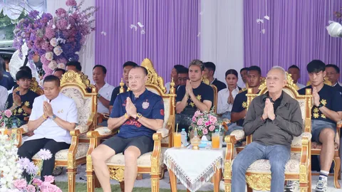 “เนวิน” ควง “พิพัฒน์” เยือนถิ่นใต้ ร่วมพิธีสักการะศาลหลักเมืองนครศรีธรรมราช