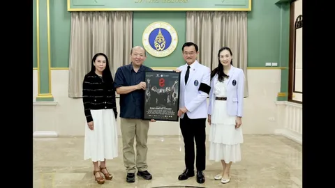 CI Showbiz ร่วมกับ บอย โกสิยพงษ์ มอบเงินสนับสนุนแก่คณะแพทยศาสตร์ศิริราชพยาบาล ม.มหิดล