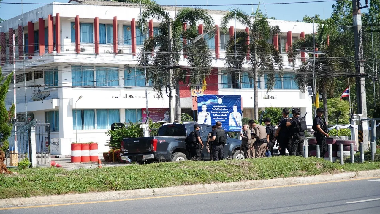 คนร้ายใช้อาวุธยิงถล่ม หลังโรงพักลำใหม่ จนท.ยิงตอบโต้ อีกฝ่ายล่าถอย
