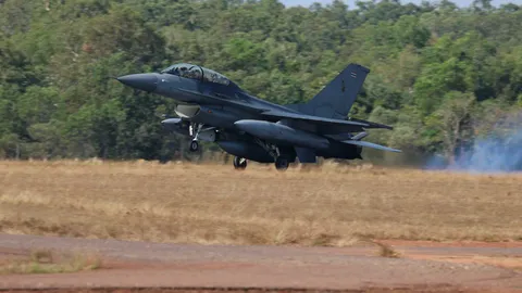 “นายกฯ อนุทิน” เตรียมเหินฟ้าขึ้น F-16 ตรวจชายแดน พร้อมให้โอวาททหาร