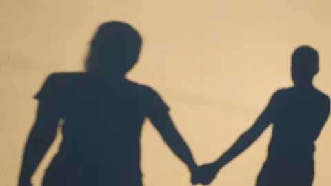 ม.4 กอดกันโดดตึกเรียน ปมผิดหวังความรัก บาดเจ็บสาหัสทั้งคู่