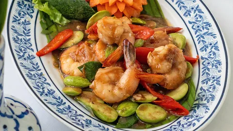 กุ้งผัดกะปิสะตอ คาเฟ่ แคนทารี เมนูโปรด “บอสไผ่ พงศ์วรุตม์ ปังศรีวงศ์”