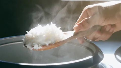 เปิดศึกสายคาร์บ "ข้าวสวย vs ข้าวเหนียว" แบบไหนอยู่ท้อง ผอมกว่า และดีต่อสุขภาพที่สุด