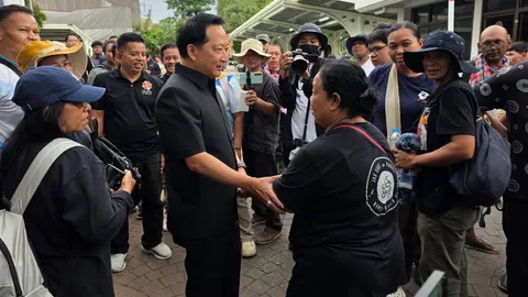 “พีมูฟ” ยุติการชุมนุมหลัง มท.รับลูก เคาะวันประชุมนัดสำคัญ 19 สิงหาคมนี้
