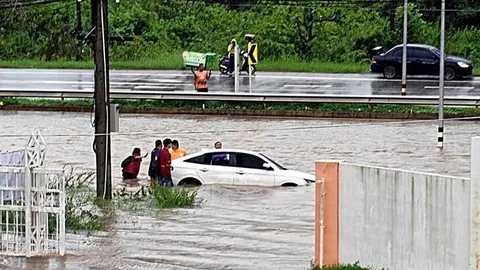 พิษฝนถล่มหนัก เมืองนครพนมจม จังหวัดริมโขงอ่วม! นํ้าเอ่อระบายไม่ทัน แม่ปิงทะลักล้น