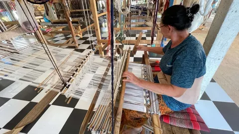 พลิกวัสดุเหลือทิ้งเกษตรต้นกล้วยน้ำว้า เป็นด้ายทอผ้าสร้างงาน-รายได้ให้ชุมชน