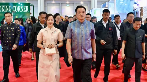 กระหึ่มเมืองทอง! "นายกฯ อนุทิน" ลุยเปิดโอทอป 2569 งัดสิทธิ์ "ไทยช่วยไทยพลัส" ชวนคนไทยช้อปกระจาย