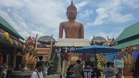 แม่พาลูกสาวมาขอพร "หลวงพ่อสมหวัง" ไม่ผิดหวังได้ "เลขเด็ดงวดนี้" ลุ้นโชค 16/8/69