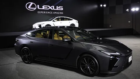 สเปก LEXUS ES ใหม่ สปอร์ตขึ้นแต่ยังนุ่มนวล มีทั้งไฮบริด 247 แรงม้า และ EV วิ่งไกล 620 กม.