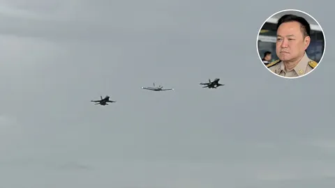 “อนุทิน” บินตรวจหน่วยบินยุทธวิธี กองบิน 1 ด้าน F-16  บินอารักขา ก่อนลงจอด