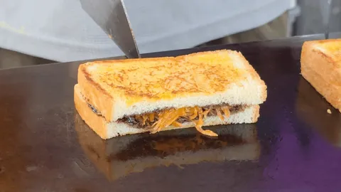 “แซนด์วิช ย่างหอม” มีให้เลือก 11 ไส้ ราคาเริ่มต้น 10 บาท จ.สตูล