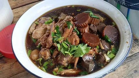  “ก๋วยเตี๋ยวทรงโจร” อร่อยเคลื่อนที่ ถ.มิตรภาพ ชามยักษ์ราคาคุ้ม 70 บาท ขายเกลี้ยงภายในไม่กี่ชั่วโมง