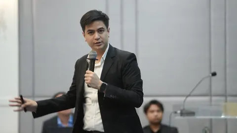 “พริษฐ์” เปิดแผนพวกยึดเสียงในวุฒิสภา เฉลยคลิปเสียงร่วมขบวนการฮั้ว สว. เป็นนายกท้องถิ่น จ.หนองคาย 