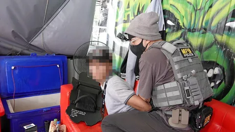 หื่นมอมน้ำท่อม หัวโจกโทรมหญิง โดนตะครุบตัวคาร้าน ช่วย “เหยื่อ” ทัน 1 คน มีคดีอื้อตั้งแต่เล็ก