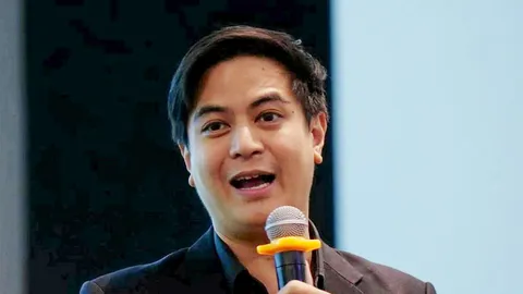 “พริษฐ์” โอ่หลักฐานเด็ด น็อกรัฐบาลคาเวทีซักฟอก อัดนายกฯอนุทิน ยิ่งอยู่ยิ่งโกง
