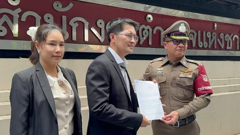 "เต้ มงคลกิตติ์" บุก ตร. ยื่น ผบ.ตร.ตั้งด่านค้นรถนักการเมือง อ้างซุกอาวุธสงคราม