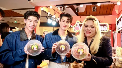 “อิน-องศา” ฮอตห้างแตก บุกตลาด “A FAIR” ตื้นตันแฟนๆ ซัพพอร์ต ภูมิใจกับซีรีส์ “อรุณรุ่ง”