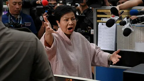"ป้าดา" ฉะเดือด ฟาดตํารวจ ลุย สน.พระโขนง คดีเก่าทวงที่ดิน ลูกน้องโดนจับในข้อหาบุกรุก