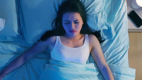 อาการ "ผีอำ" เกิดจากอะไร? ทำไมรู้สึกตัวแต่ขยับไม่ได้ เป็นเรื่องลี้ลับจริงไหม