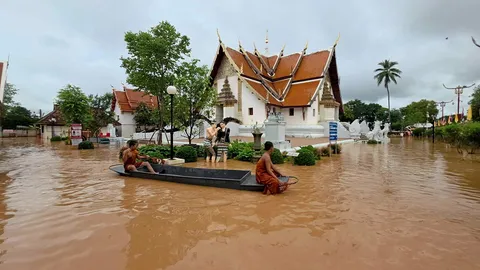 ผวาโบสถ์ทรุดตัว จมวัดภูมินทร์ "เชน" ระดมกู้วิกฤติน่าน ทะลักสุโขทัยท่วม 3 อำเภอ
