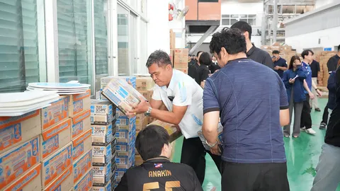พาณิชย์ร่วมมือเอกชน ระดมสิ่งของอุปโภคบริโภค เร่งส่งถุงยังชีพช่วยผู้ประสบภัยน้ำท่วมน่าน