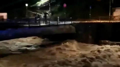 ฝนถล่มอิตาลีเหนือ ดินถล่ม-น้ำท่วมหนัก สะพานพัง เร่งอพยพคน