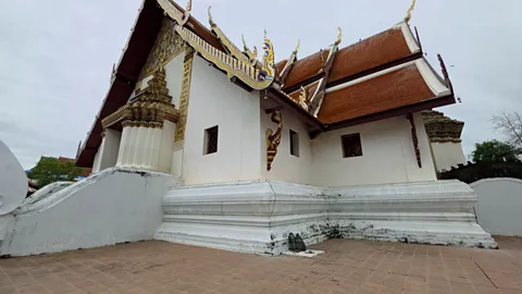 สำรวจหลังน้ำท่วม “วัดภูมินทร์” จ.น่าน พบรอยร้าวหลายจุด-ด้านทิศตะวันออกมีการทรุดตัว