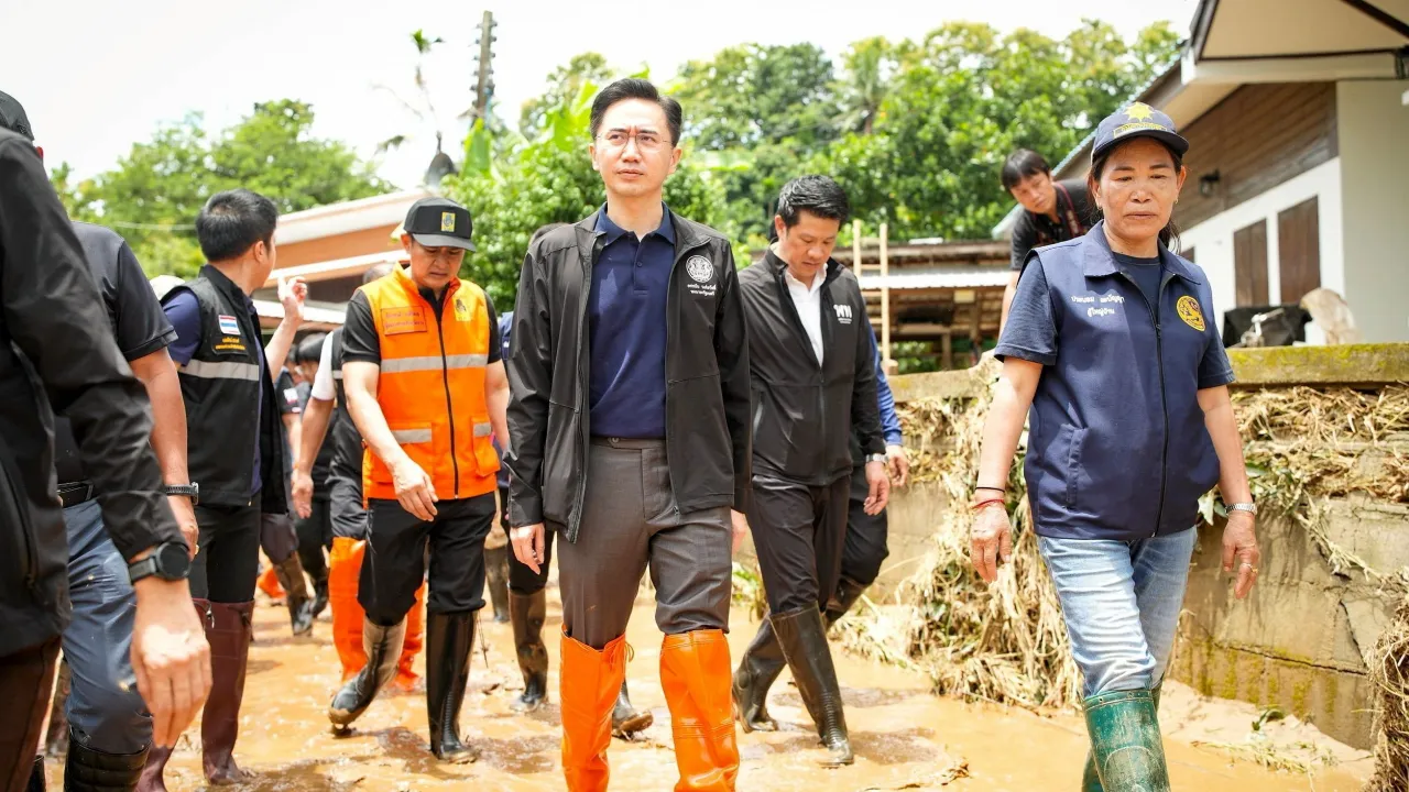 “ยศชนัน” เสียใจสุดซึ้ง จนท.มูลนิธิอาสาเพื่อนพึ่ง (ภาฯ) เสียชีวิต ขอบคุณเสียสละช่วยน้ำท่วม
