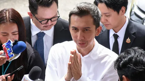 "ชนนพัฒฐ์" ดิ้นร้องขอความเป็นธรรม เข้าพบอัยการ ถูกฟัน 2 ข้อหา
