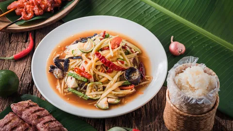เปิดคัมภีร์สั่งอาหารอีสานฉบับเซียน แมตช์เมนูให้แซ่บนัวแสงออกปาก แถมสุขภาพดีไม่มีพัง